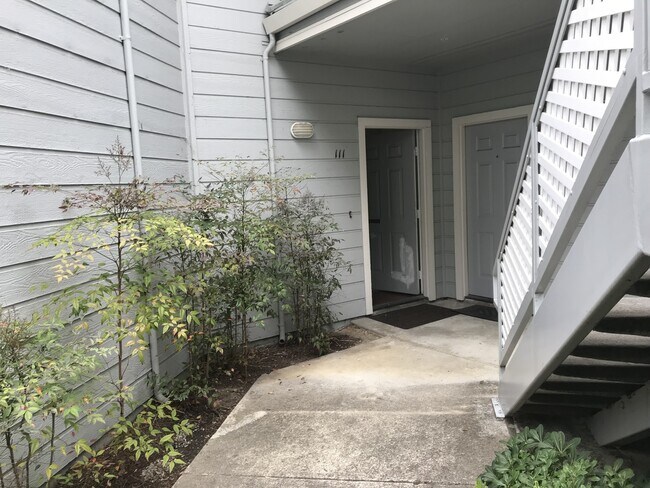 Building Photo - 2623 Willowbrook Ln