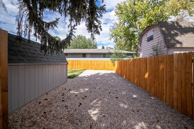 Building Photo - Renovated ranch style home home near Lake ...