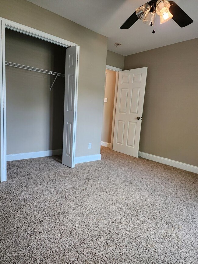 Building Photo - Maryville 37801 - 3 bed 2 bath home with a...