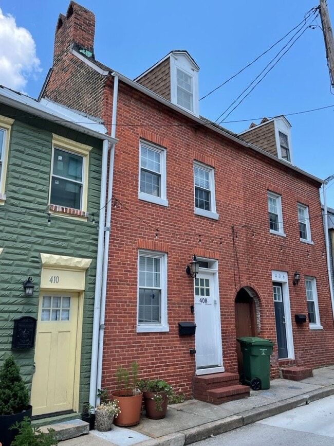 Primary Photo - 406 S Durham St