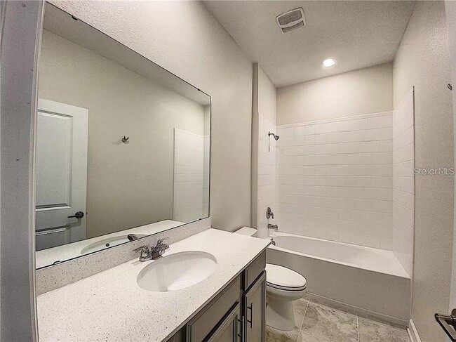 Building Photo - 1307 Oak Crest St