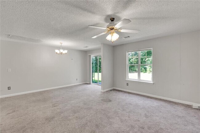 Building Photo - 6300 Hickory Ln Cir