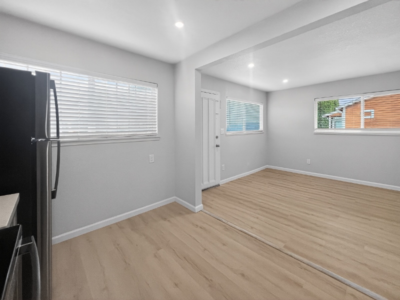 Building Photo - 409 W 18th St