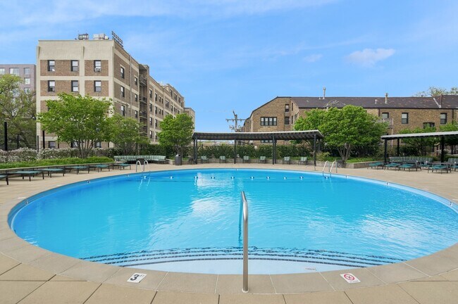 Building Photo - 3930 N Pine Grove Ave