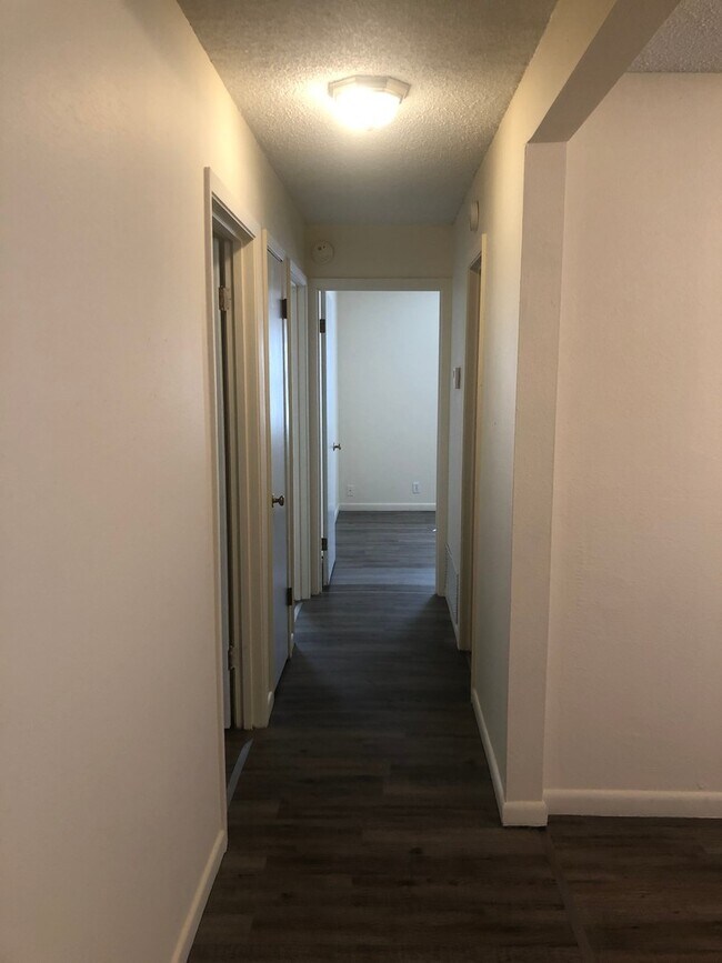 Building Photo - CLYDE AMERICA!  3 bed 1 bath 1 car garage!...