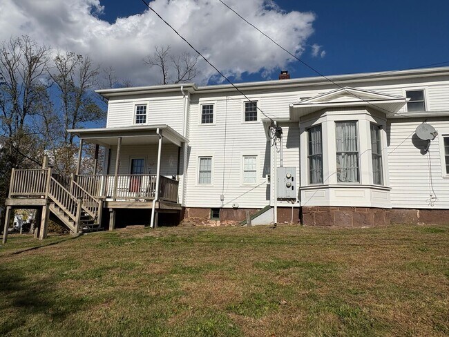 Building Photo - 548 Main St