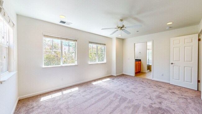 Building Photo - Rincon Valley FIVE Bedroom Three Bathroom Single Family Home!