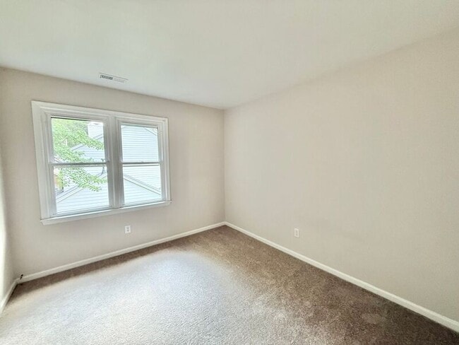 Building Photo - 707 Clay Hill Dr