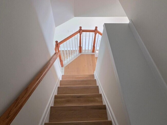 Building Photo - 2378 Fairlie Dr