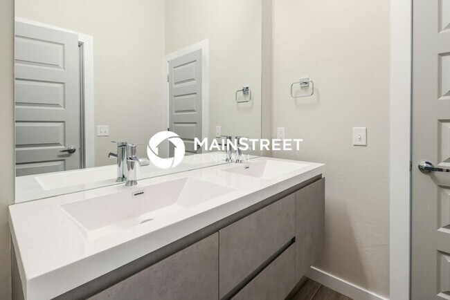 Building Photo - 3 Bedroom Pet-Friendly Home in Oklahoma Ci...