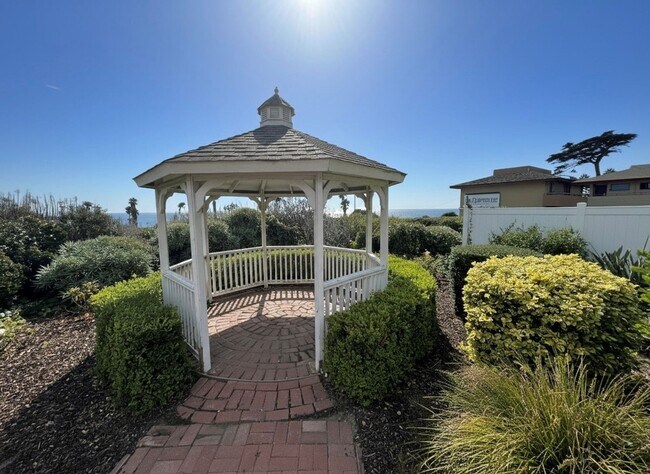 Building Photo - Hillside Ventura Home- Gorgeous Ocean View!!