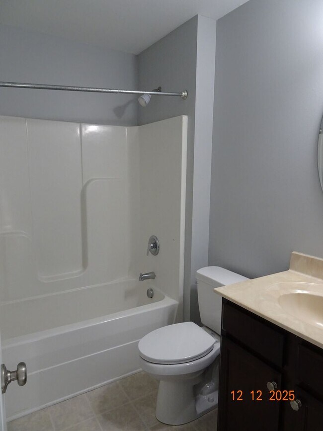 Building Photo - 3 Bedrooms, 2.5 Bathrooms Single Family Home