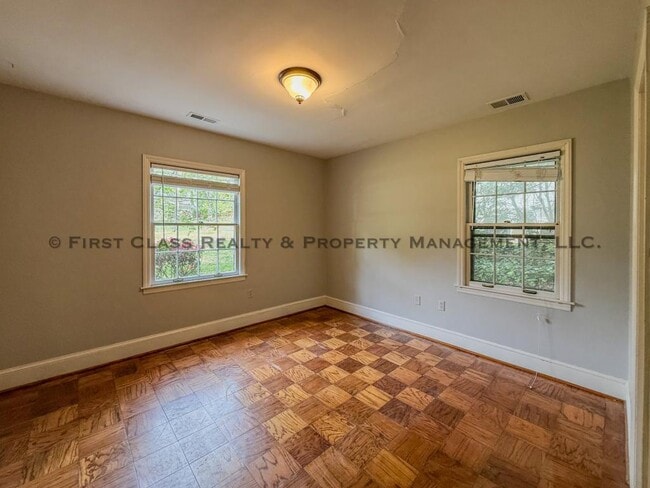 Building Photo - 500 Ashworth Rd