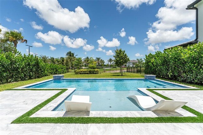 Building Photo - 4470 Gramercy Dr