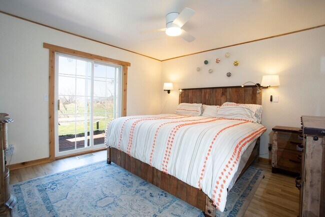 Building Photo - 5 Bedroom, 3 Bath house located in El Jebe...