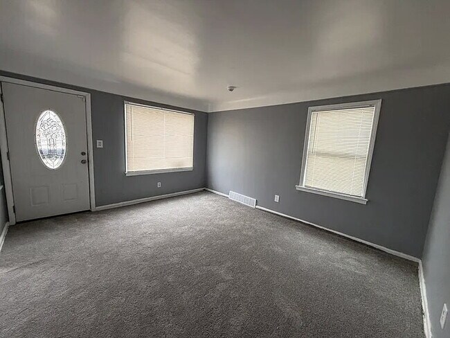 Building Photo - ELEGANT HOME