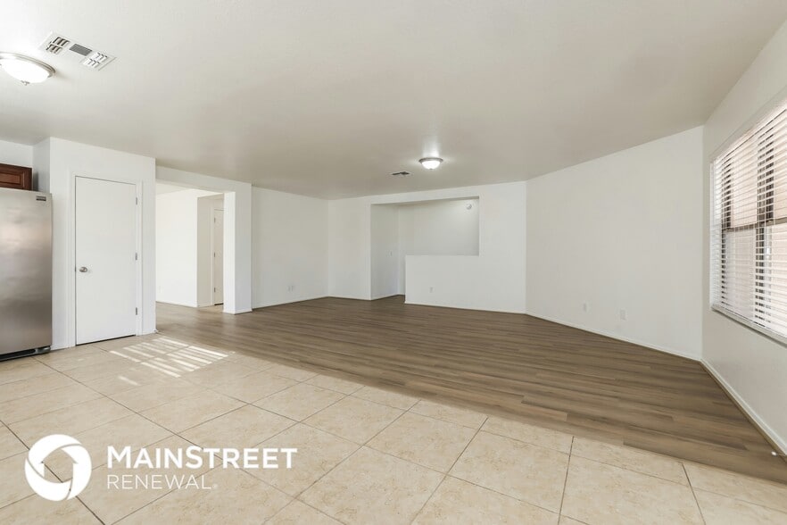 Building Photo - 1725 W Rita Marie Dr