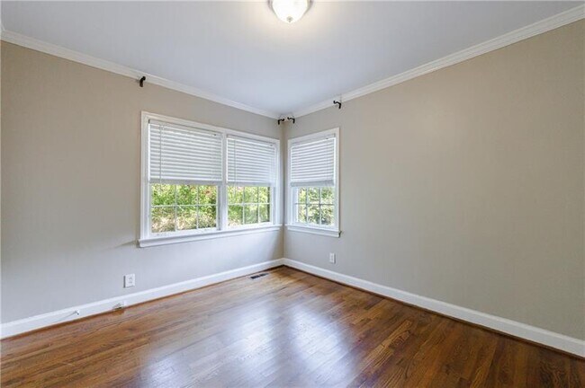 Building Photo - 2311 Pembrook Pl NE