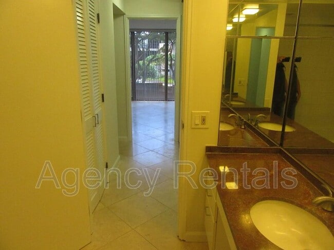 Building Photo - 425 South St