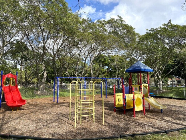 Building Photo - Cypress Bend Top Floor Private Corner 2/2 Available Now!