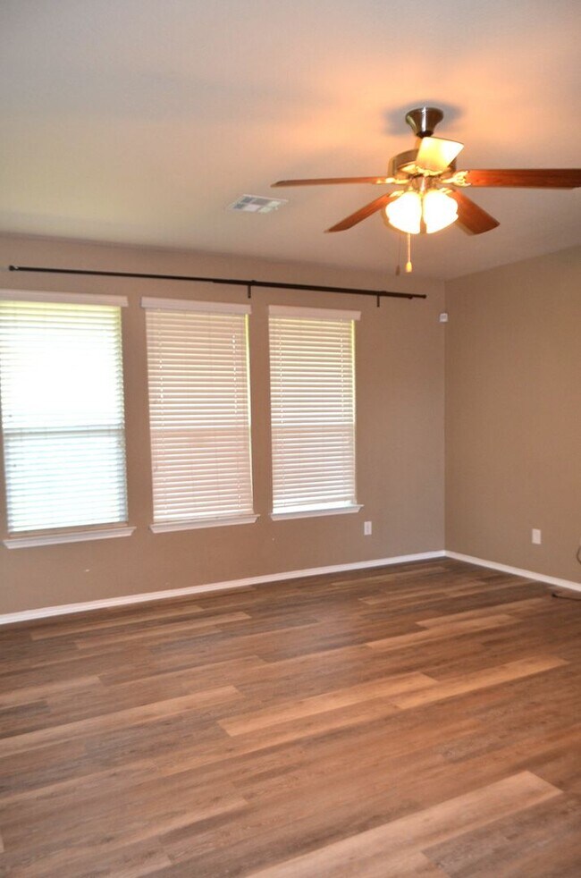 Building Photo - Over 3000 square feet with 3 car garage!