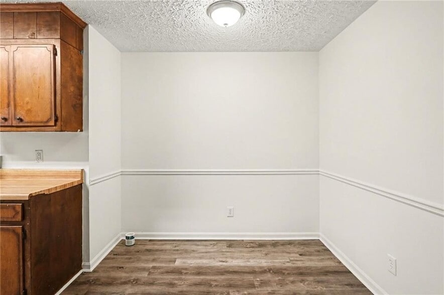 Building Photo - 165 Plum Orchard Rd