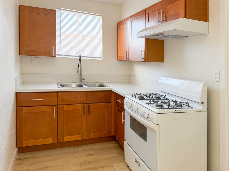 Unit B Kitchen - 1722 E Victoria Ave