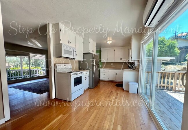 Building Photo - Updated 2-Bed, 2-Bath Home with Bonus Room...