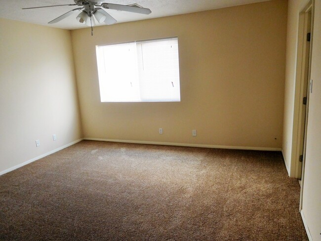 Building Photo - 7401 Branco Dr NE
