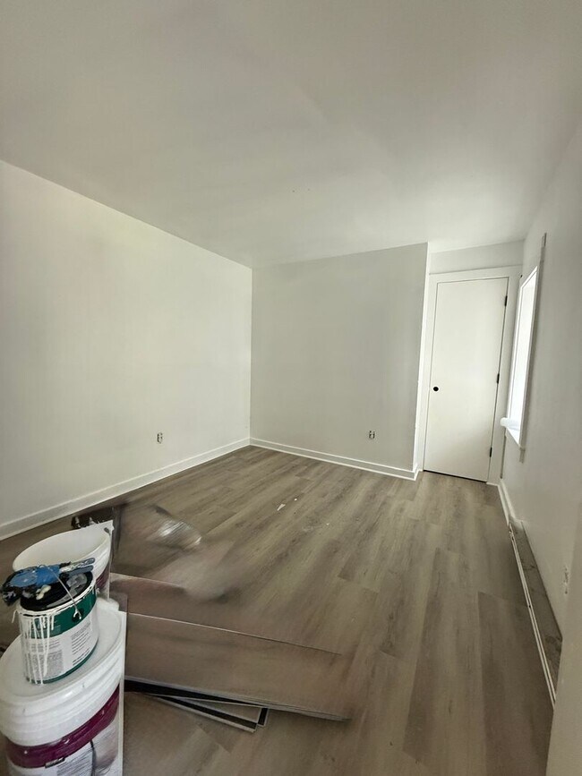 Building Photo - 24 Conway Pl