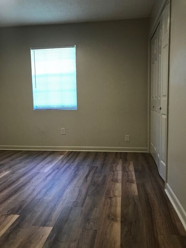 Building Photo - 208 Cantal Dr