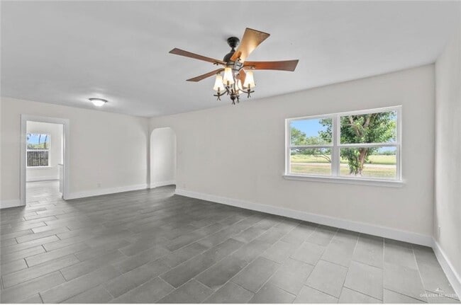 Building Photo - 10 Rio Rancho Rd