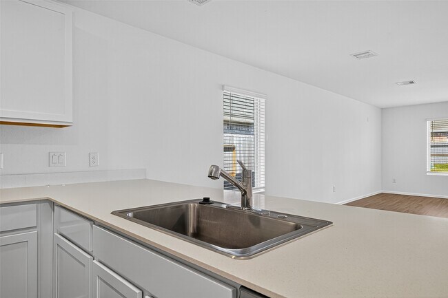 Building Photo - 27130 Breakaway Ln