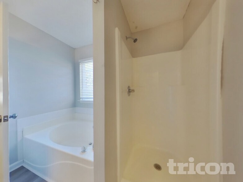 Building Photo - 3350 Slate Dr