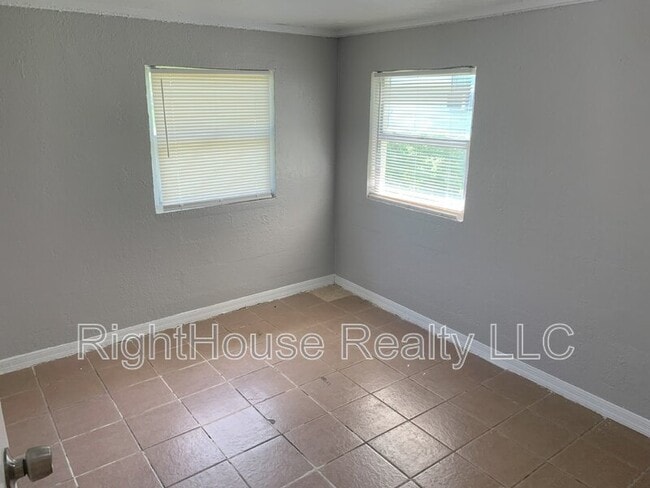 Building Photo - 135 2nd Eloise St N