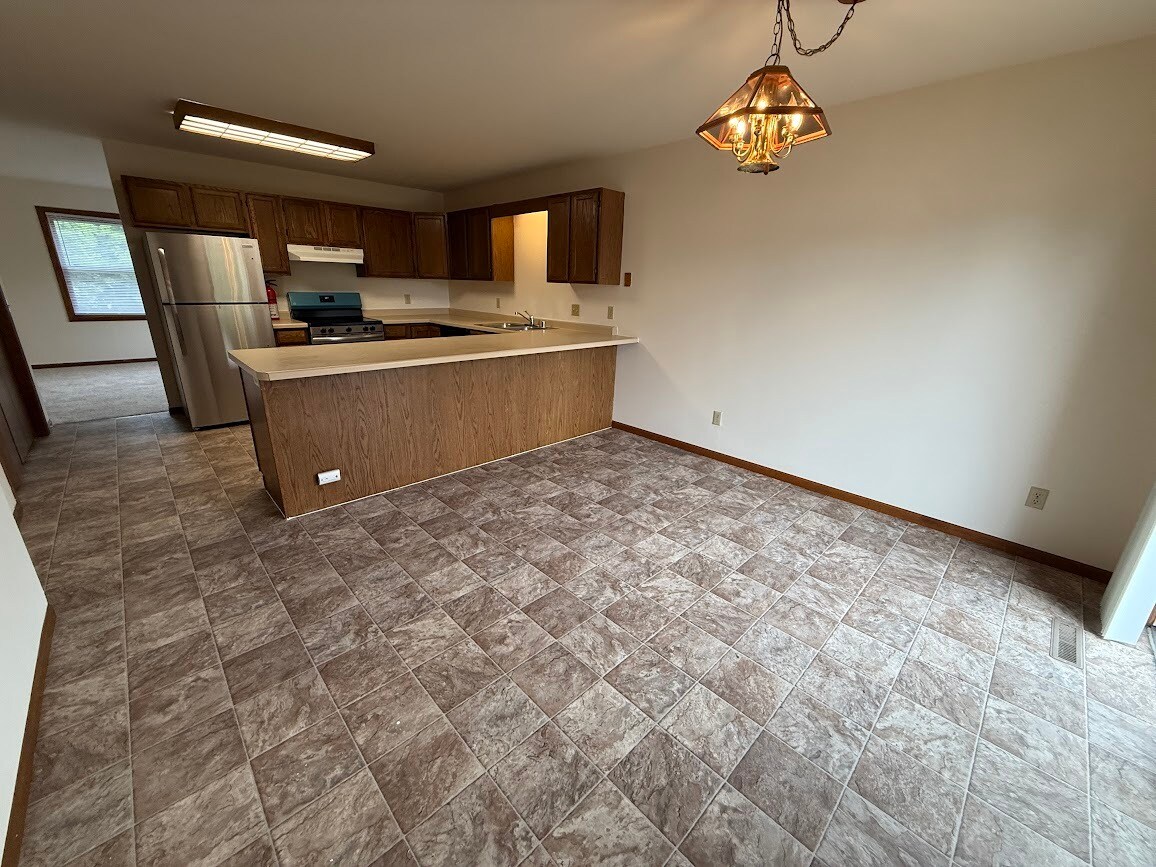 Building Photo - 1627 Rustic Dr