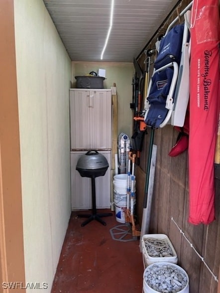 Building Photo - 6396 Royal Woods Dr