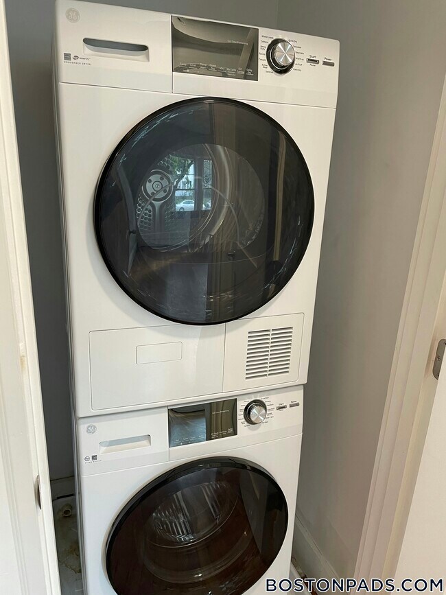 Building Photo - 233 Lafayette St