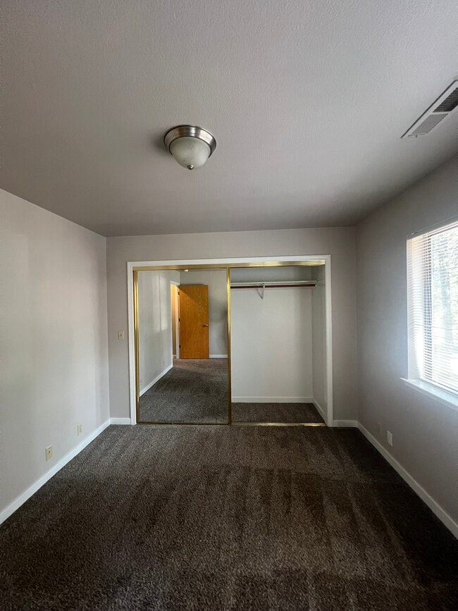 Building Photo - 3364 Treehaven Dr