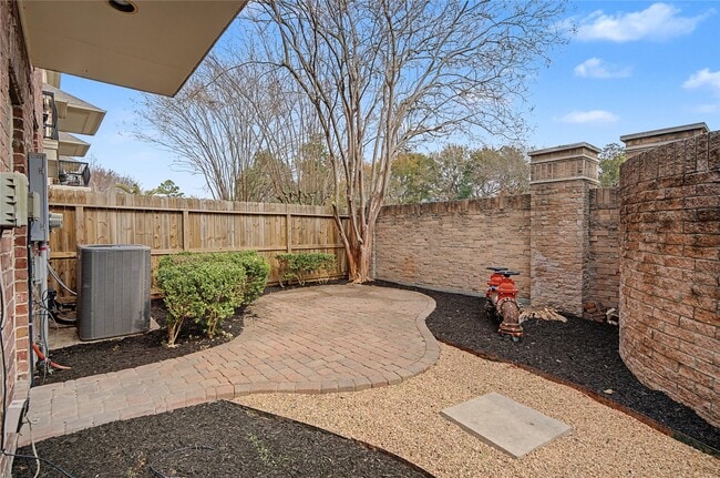 Building Photo - 8002 Stoneyway Dr