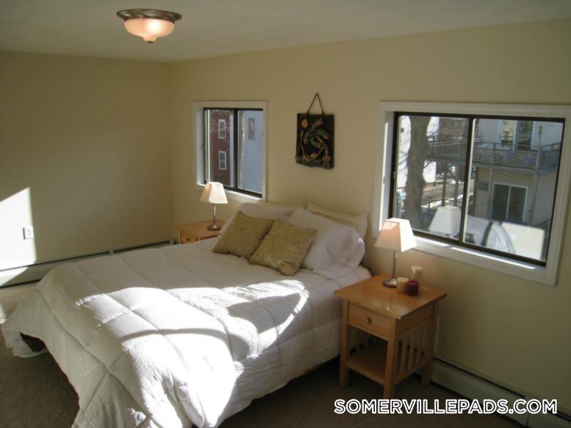 Building Photo - 10 Evergreen Ave