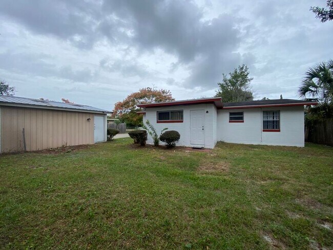 Building Photo - 2/1 plus bonus room in Holly Hill