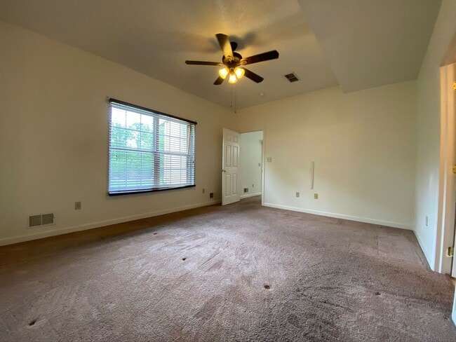 Building Photo - 106 Amber Ln