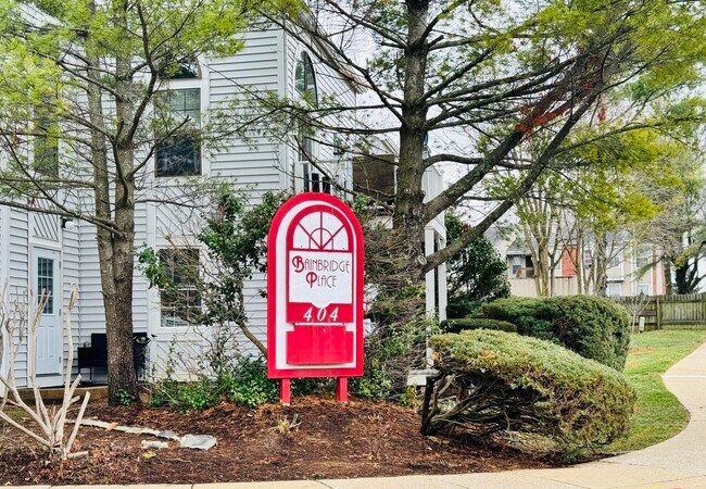 Building Photo - 404 Bainbridge Ct