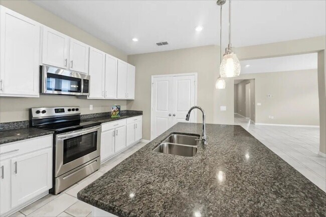 Building Photo - 14237 Seranoa Dr