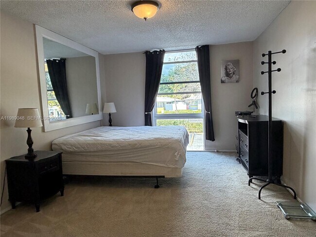 Building Photo - 16851 NE 23rd Ave