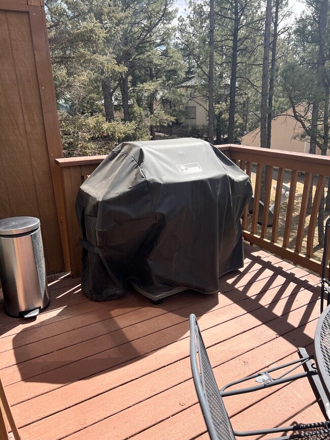 Building Photo - 205 Racquet Dr