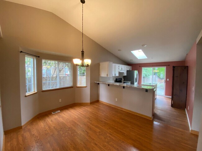 Building Photo - Charming 3 bed + bonus, 2 bath rambler - M...