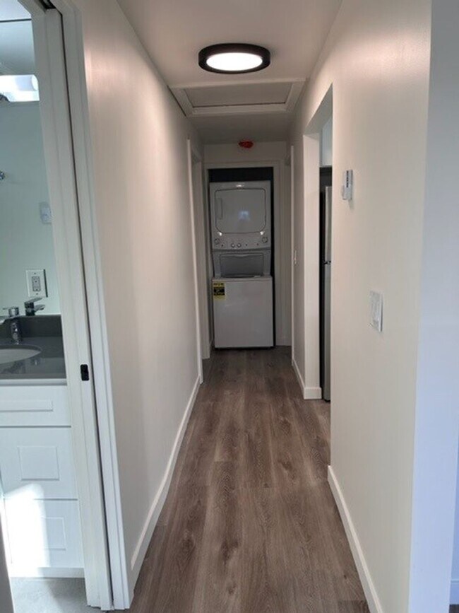 Building Photo - Completely Remodeled 2 BR/2 BA House available in the Central District