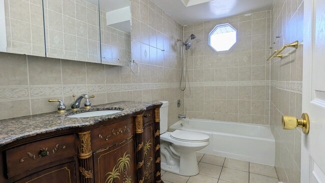 Building Photo - 2165 N Westmoreland Dr